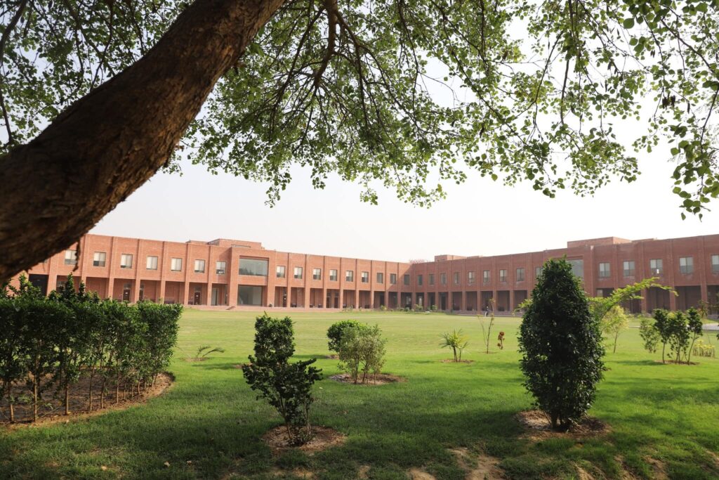 Lahore School of Economics (LSE)