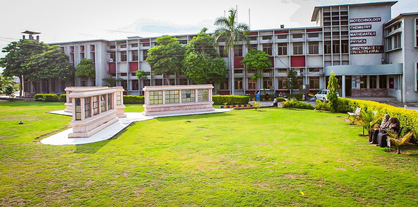 Top 10 Best University For Software Engineering In Pakistan