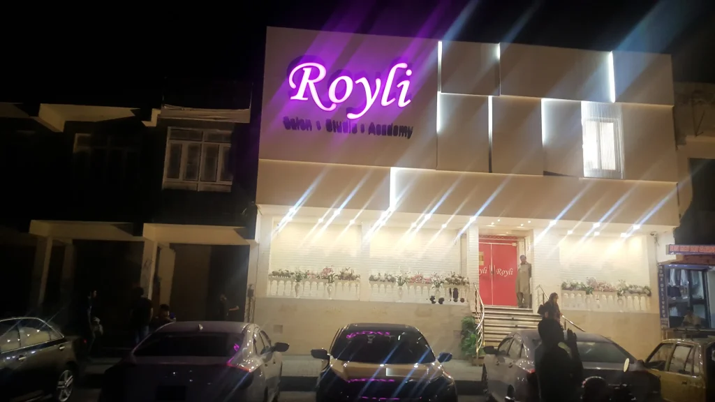 Royli Salon